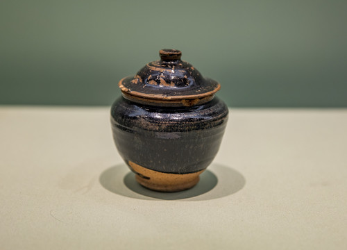 宋代黑釉瓷盖罐
