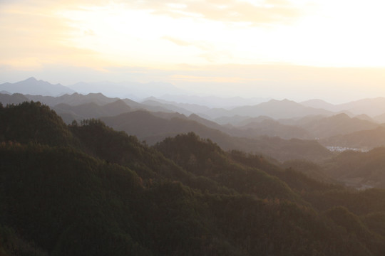 高山暮色