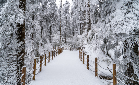 雪山游步道