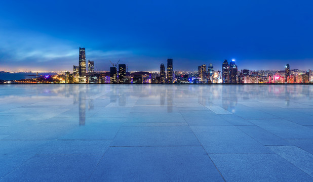 大理石地面和金融区夜景