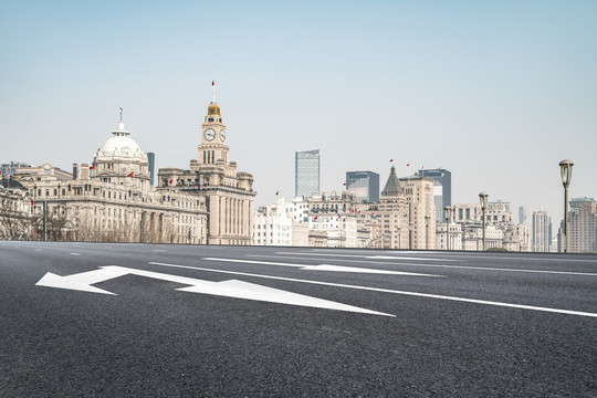 道路地面天际线和城市景观