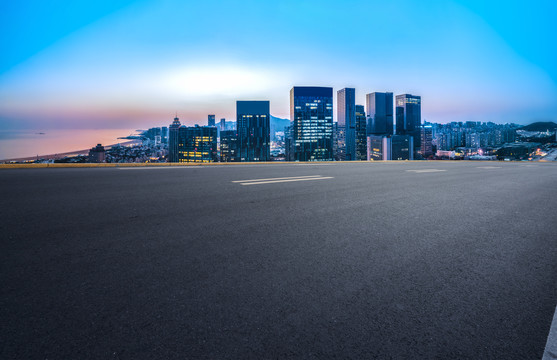 城市道路和写字楼