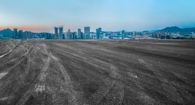 前进的道路和现代建筑