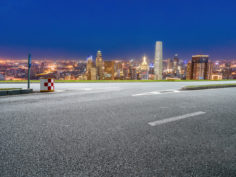 道路地面和城市夜景