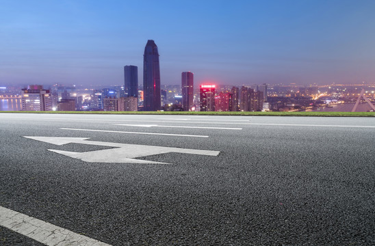 道路地面和城市夜景