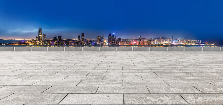 地砖观景台和城市夜景