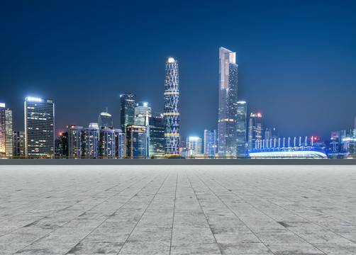 道路地面和房地产夜景