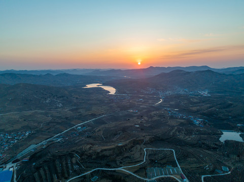 航拍沂蒙山区的山村风光