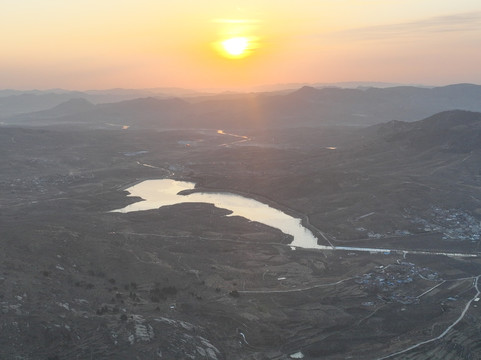 航拍沂蒙山区的山村风光