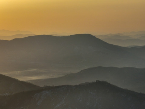 航拍沂蒙山区的山村风光