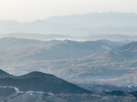 航拍沂蒙山区的山村风光