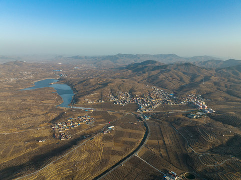 航拍沂蒙山区的山村风光