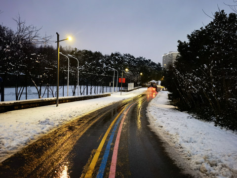 雪中的神山公园