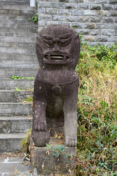 屈原庙石狮子右