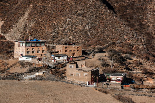 康巴藏区藏寨风光