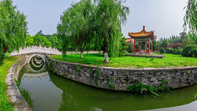 近水樓臺