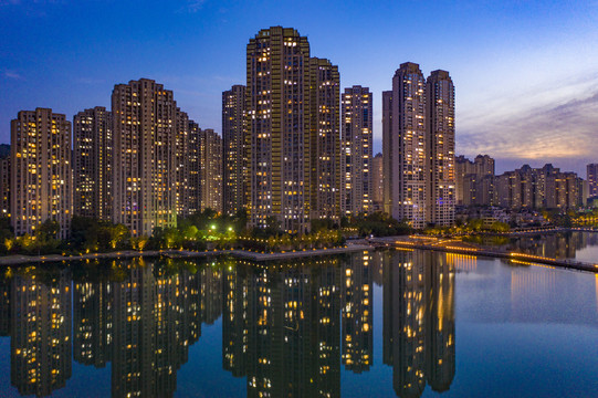 航拍湖南长沙梅溪湖夜景