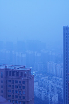 雨中城市