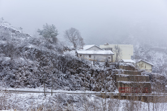 民居雪山道路自然风光