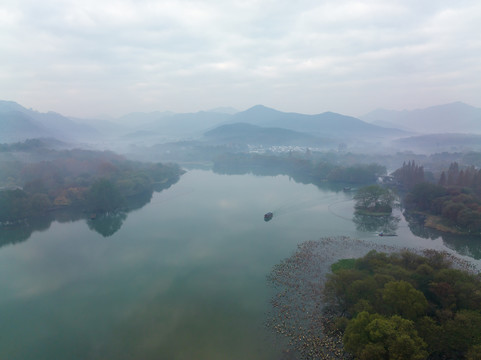 航拍浙江杭州西湖晨雾