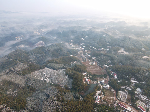 山村雪景航拍