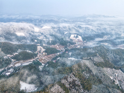 山村雪景航拍