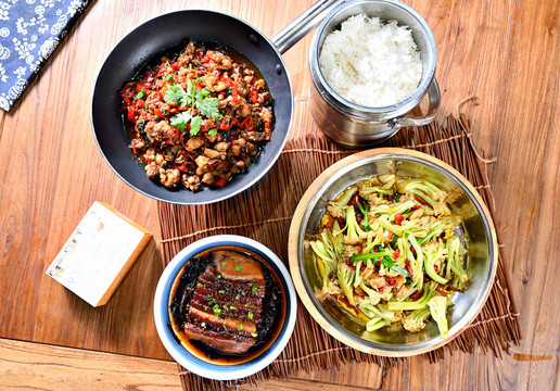 梅菜扣肉套餐饭