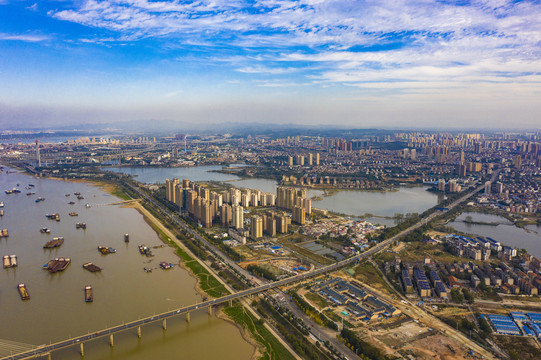 航拍湖南岳阳市城市景观