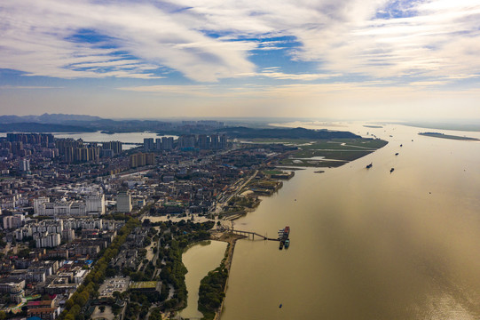 航拍湖南岳阳市城市景观