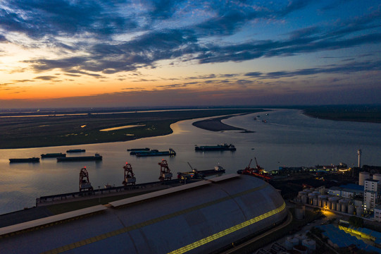 航拍湖南岳阳城陵矶港