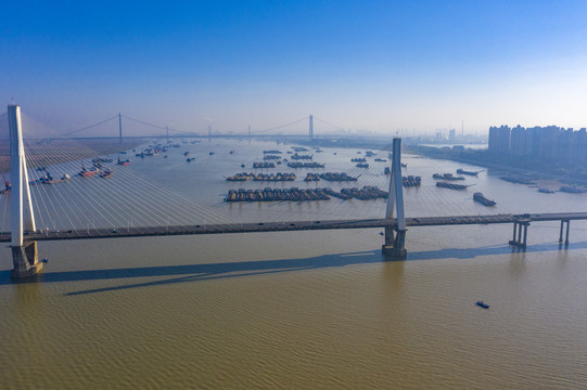 航拍湖南岳阳洞庭湖大桥