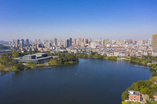 航拍湖南岳阳市城市景观