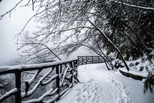 张家界天门山雪景