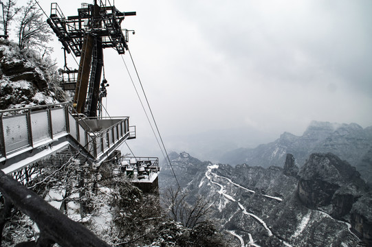 冰雪天张家界天门山索道