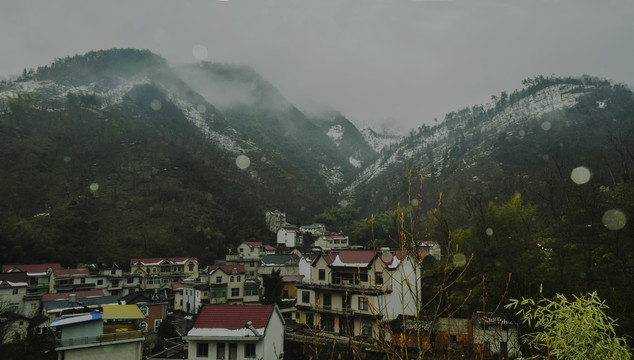 山村初雪