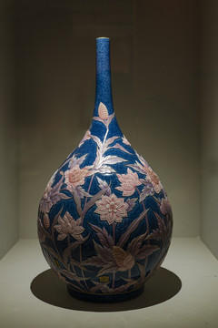 陶瓷烙莲瓶