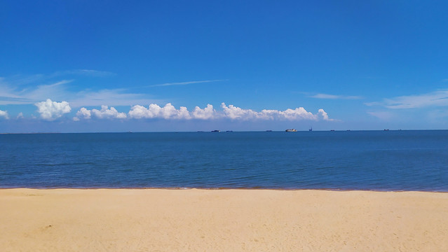 蓝天大海沙滩