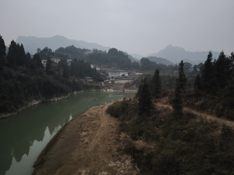 龙洞湖风光