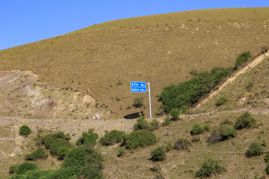 新疆山区公路