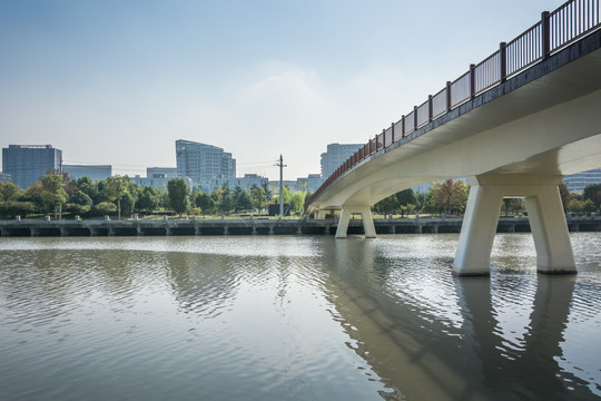 嘉兴市南湖区市中心城市风光桥