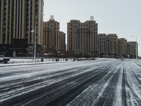 冬季城市积雪街道