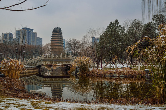 雪后小雁塔