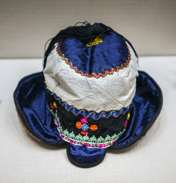 鄂伦春族女式毡帽