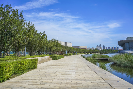 天津文化中心湖边步道