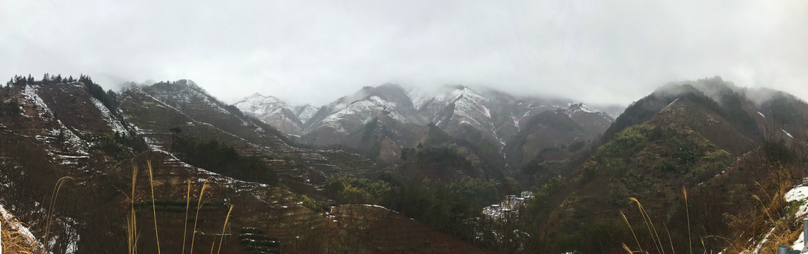 雪山全景图