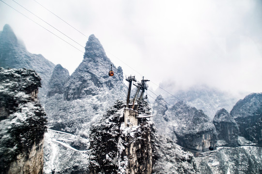 冰雪天张家界天门山索道