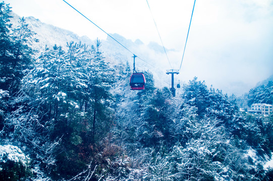 冰雪天张家界天门山索道