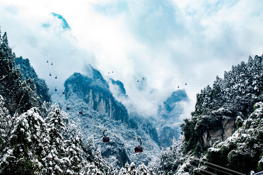 冰雪天张家界天门山索道