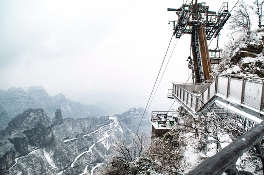 冰雪天张家界天门山索道