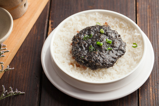 招牌咸吊筒肉饼饭